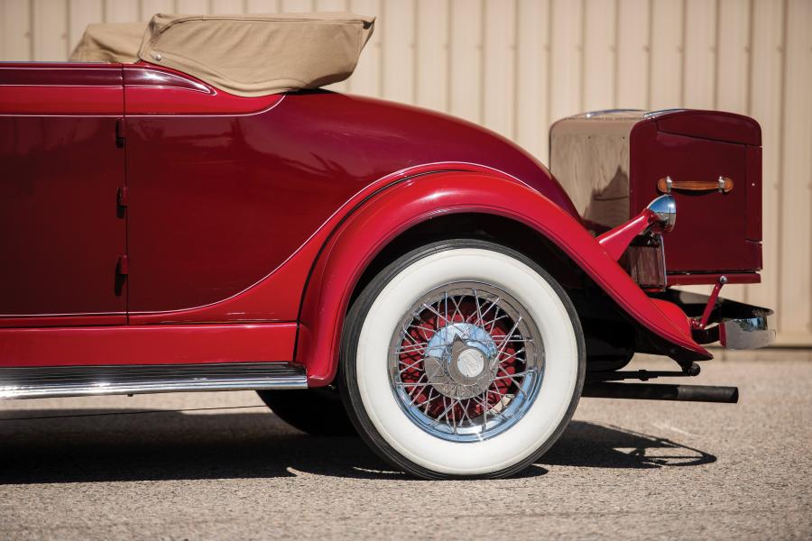 Детали экстерьера Auburn 8-100A Custom Dual Ratio Cabriolet 1932 года  (фото 31 из 35)